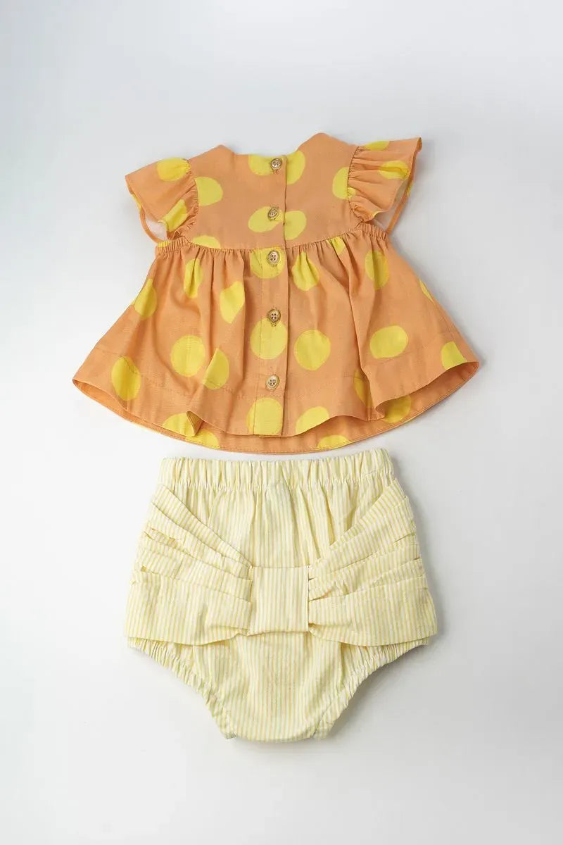 Conjunto Infantil para Bebê Bata em Tricoline Xadrez com Bordado e Short em Sarja
